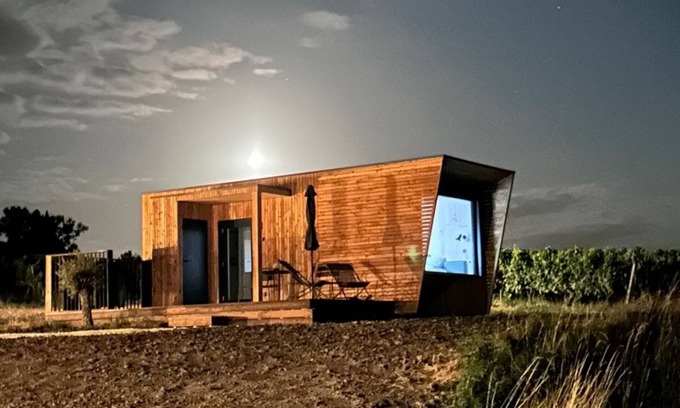 Berson Cabina | A unique & tranquil vineyard cabin nestled amongst the vines