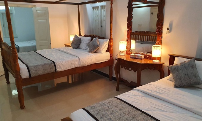 Negombo Villa | Una villa única con fascinantes muebles antiguos de madera con una belleza única.