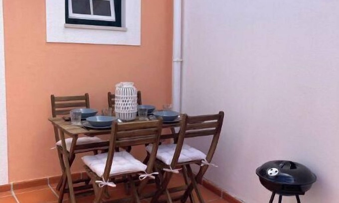 Sintra Casa | A very nice house with a patio! A very nice house with a patio!