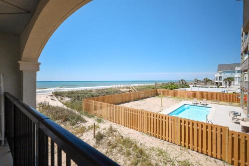 North Topsail Beach Apartamento | A Wave From It All- Luxe 1BR at Villa Capriani