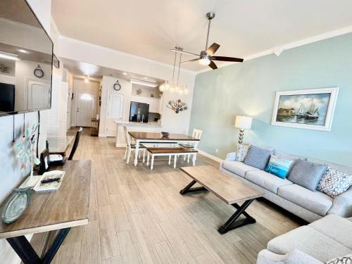 Safe Harbor Casa | A Wave From It All