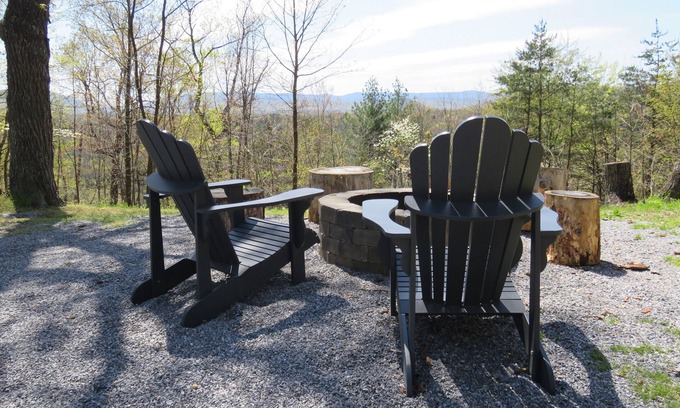 Broadway Cabina | A WELL-APPOINTED CABIN, RURAL RELAXATION, FIREPIT!