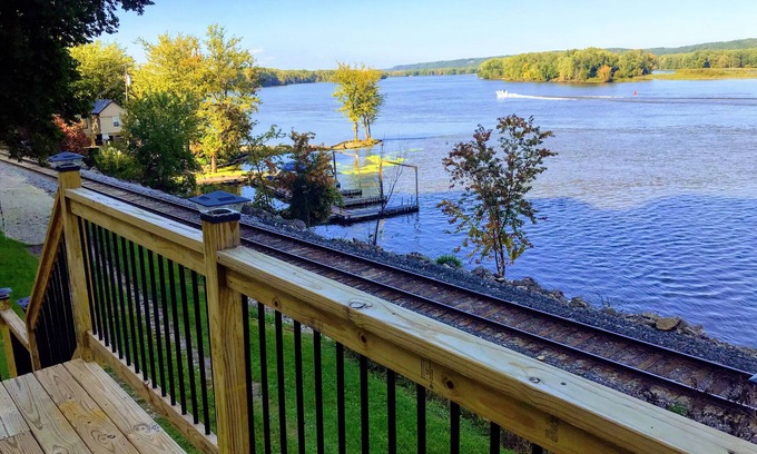 Guttenberg Casa | ¡El lugar perfecto para reuniones familiares con increíbles vistas del Mississippi!