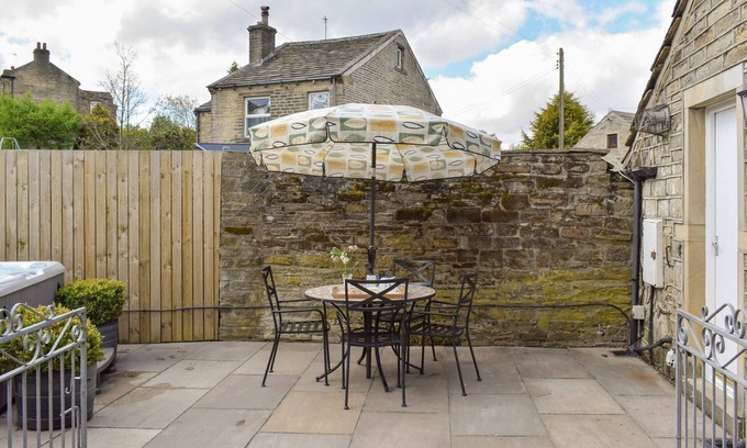Cartworth Cabaña | 2 bedroom accommodation in Holmfirth