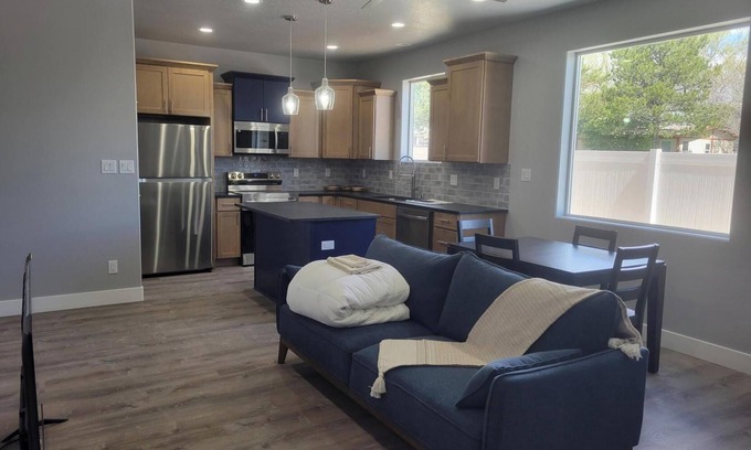 Elko Casa | A Wonderful Vacation on a BRANDNEW Modern Townhome! Peaceful, Charming, Spacious