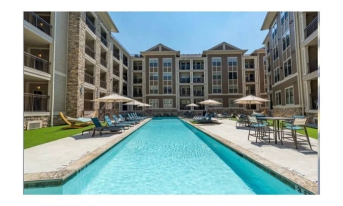 Lazybrook/Timbergrove Apartamento | A Zen Oasis apt w/ pool view in Heights near Downtown, NRG, Galleria, & Med Cntr