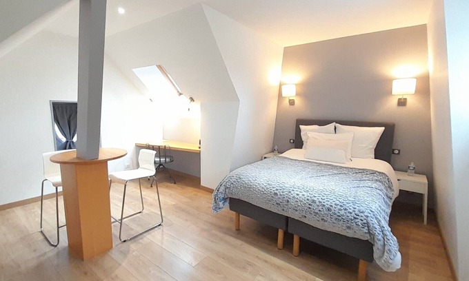 Villers-les-Ormes Cama Y Desayuno | A1: habitación doble en Domaine de Treuillaud con piscina