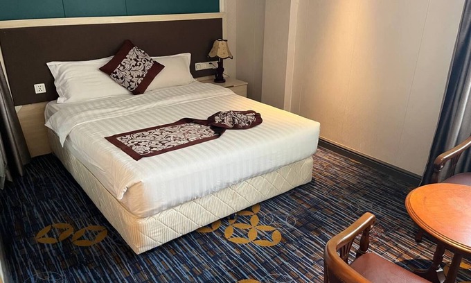 Daun Penh Hotel | A1 Royal hotel Riverside
