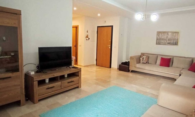 Ain Zaghouan Apartamento | A10 minute airport holiday apartment richly furnished northern suburbs
