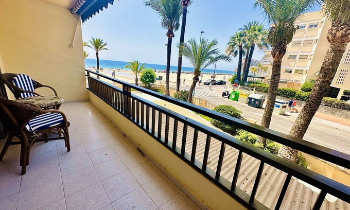 Cala Apartamento | A1015 - Primera línea de la playa Poniente