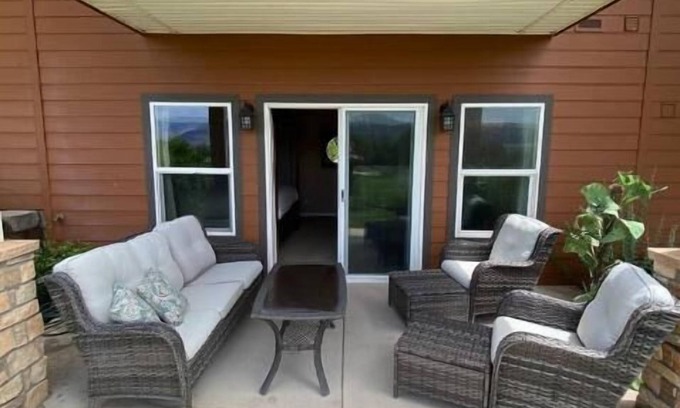 Quincy Casa | A28 condo by large pool/shuttle