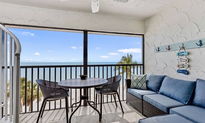 Sanibel Casa | A46 Now Renting for 2025 - Beach Front Penthouse *Luxury Remodel Private Sundeck