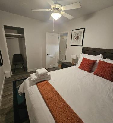 Jasper Place Casa | Aansel Suites QUEEN ROOM