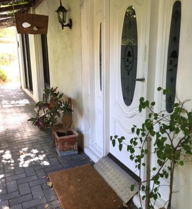 Ascot Cama Y Desayuno | Aarn House B&B Airport Accommodation