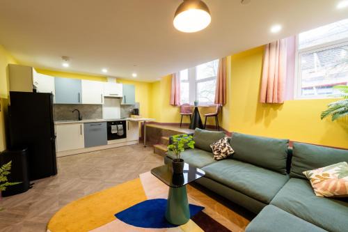 Riverside Apartamento | Aaron Wise - 51 Fitzhamon Apartments