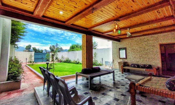Mingora Apartamento | ABA Shah Guest House Skardu by Khan Familia