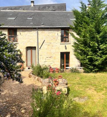 Fontevraud-l'Abbaye Casa | Abbaye Cottage - Maison entière - jardin - jacuzzi