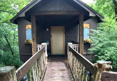 Eureka Springs Apartamento | Abbey Chateau Treehouse #10/Oak Crest cottages and treehouses