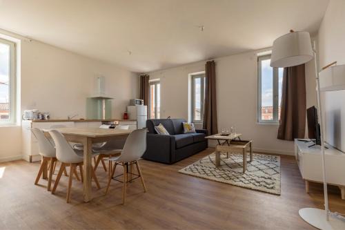 Castelsarrasin Apartamento | ABEILLE - 2 chambres et 1 canapé-lit, 1er étage, parking
