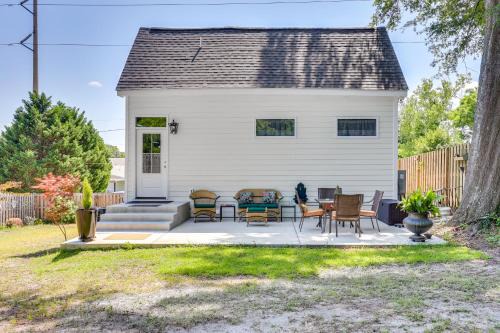 Wilmington Casa | about 1 Mi to Dtwn Wilmington Home with Patio!