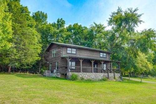 Rutherford County Casa | about 10 Mi to Downtown Murfreesboro Area Cabin