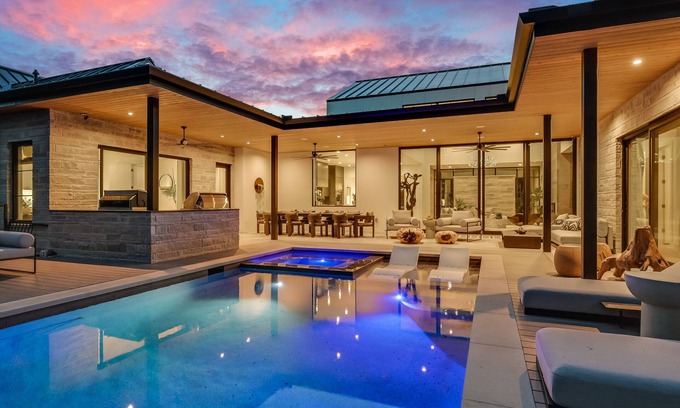 Barton Hills Casa | Above Platinum I Pool&Spa I Sauna I Modern Luxury I Services I Outdoor Living