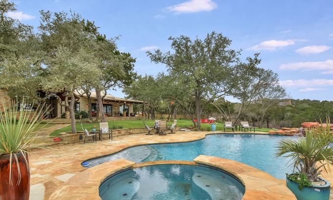 Austin Casa | LLEGA SERENITY ESTATE | 8mi a ATX | Hasta 10 camas | Acres de tierra | ¡¡Puntos de vista!!