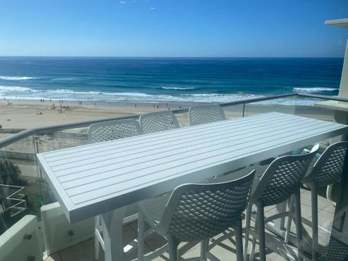 Surfers Paradise Apartamento | Absolute Beach Frontage Two Bedroom