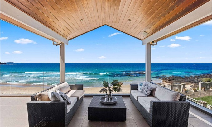 Shellharbour Casa | Absolute Beachfront 4 bedroom luxury property Just 1 & 1/2 hrs south of Sydney