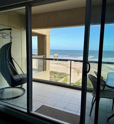 Glenelg Apartamento | Absolute Beachfront at the Pier Glenelg