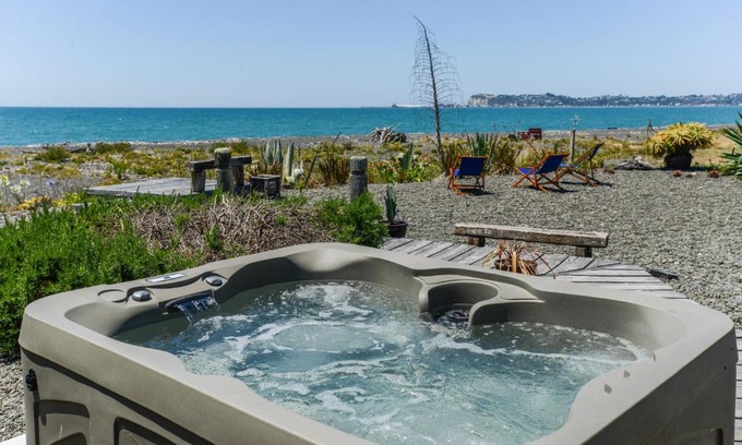 Napier Cama Y Desayuno | Absolute Beachfront B&B