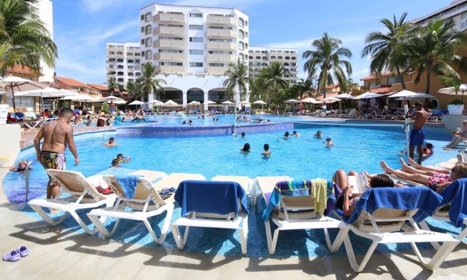 Ixtapa Villa | Relajación absoluta, espaciosa 3 dormitorios, 3 baños Villa / Tesoro Resort