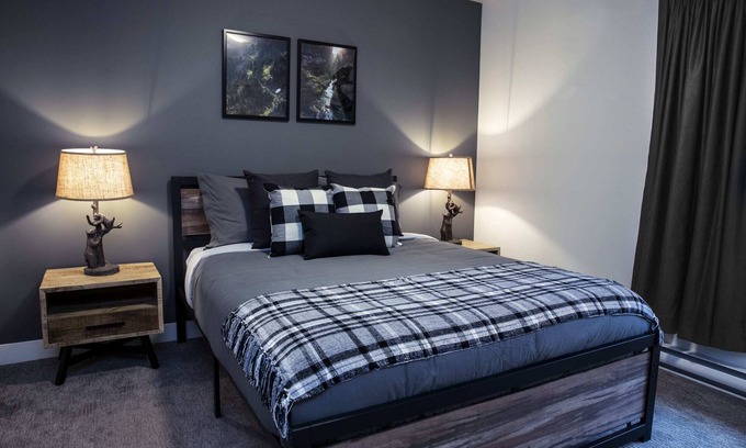Revelstoke Condominio | Absolutely Revy - Ground Level Condo with Hot Tub