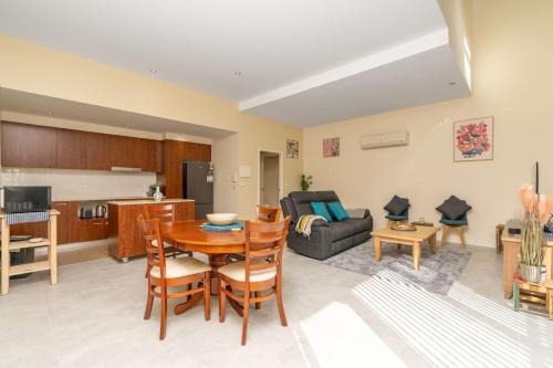 City West Apartamento | Absolutely spacious APT unit between ANU and City - Hosted by CanStay