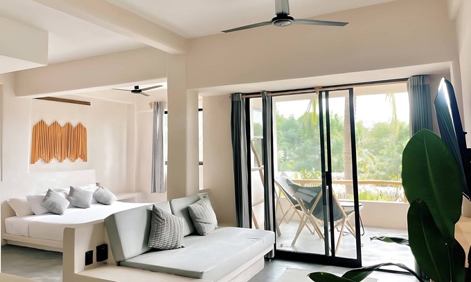 Santa Maria Apartamento | AC Bed | Ocean View | Surf | 47 Steps to Beach