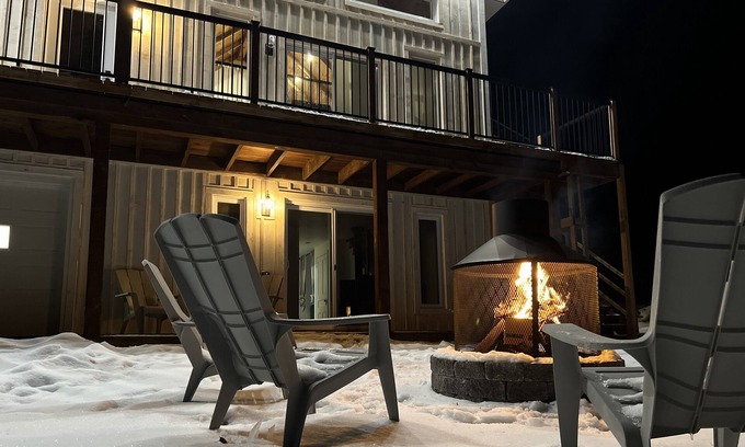 Sainte-Marguerite-du-Lac-Masson Chalet De Esquí | Access to Lac Fidele, Private Hot Tub (559207)