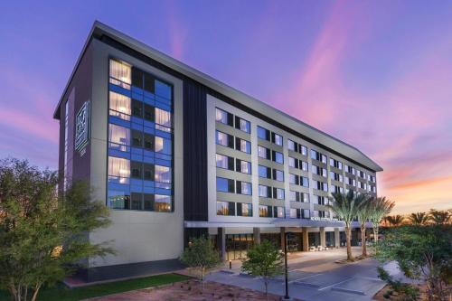 Paradise Valley Village Hotel | AC Hotel by Marriott Scottsdale North