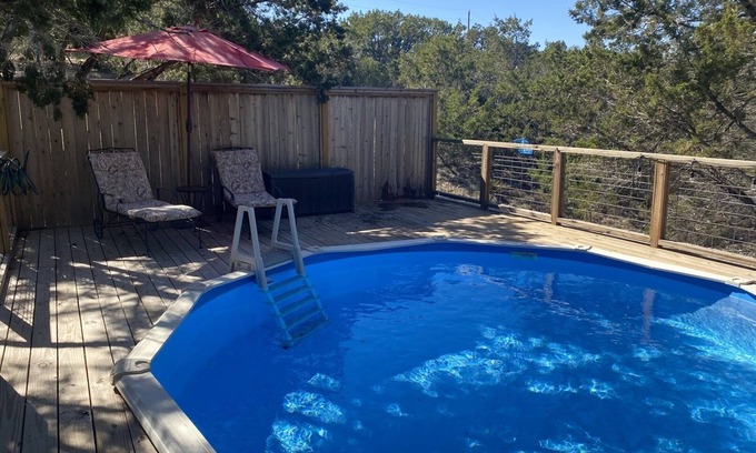 Wimberley Cabina | Acacia Cabin is our way of life in the Texas hill country.