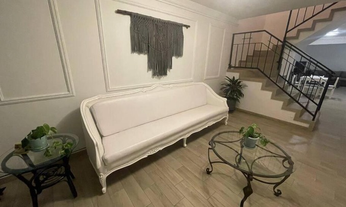 Leon Casa | Acacia Morada