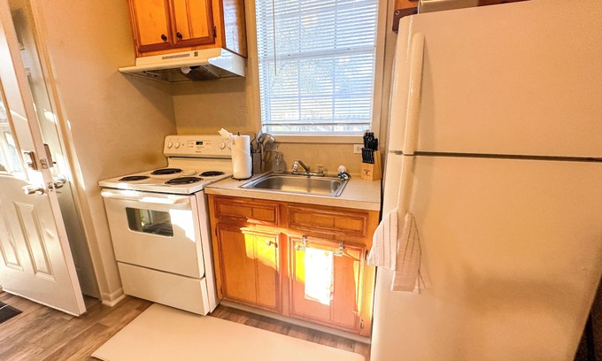 Brenham Casa | The Bluebonnet Bungalow Bleisure pet Friendly