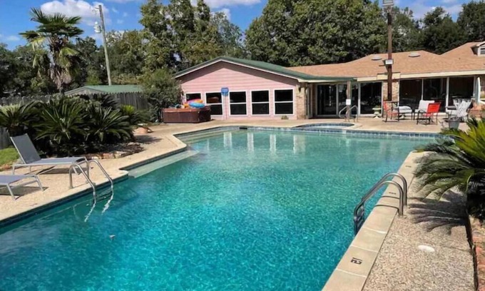 Lafayette Casa | Acadie EVENT Retreat w/POOL for 14+ w/GameRoom