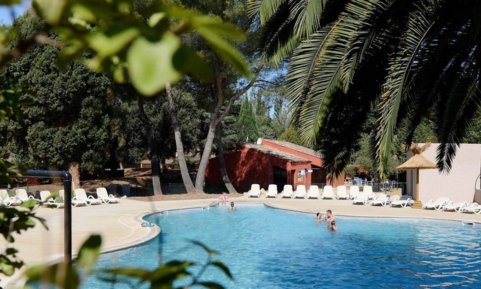 Arles Condominio | Accès Mini-Golf, Tennis + Piscine Saisonnière