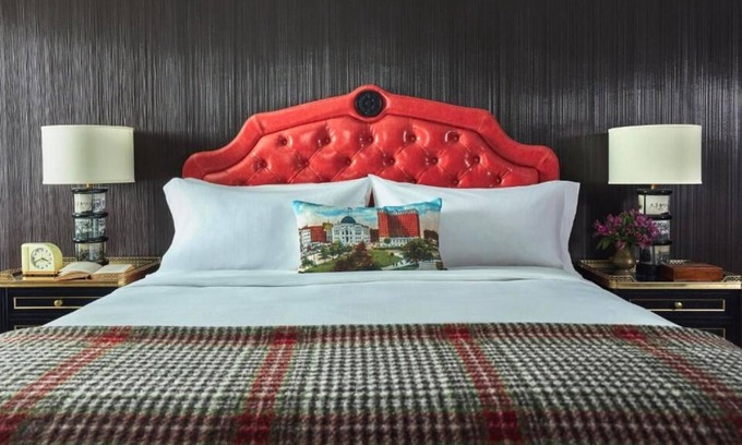 Downtown Casa | Accessible Deluxe King with Tub Room at Graduate Providence Formerly Providence