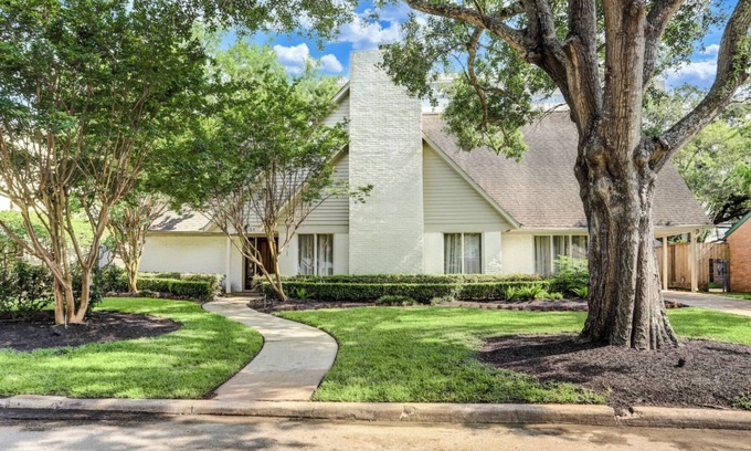 Southgate Casa | Accessible Home Walking Distance to the Medical Center and Rice University