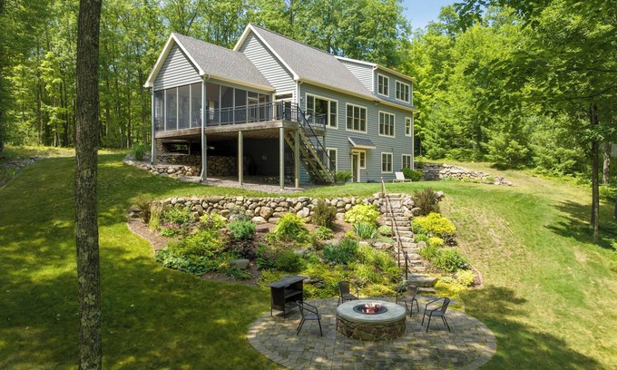 Drummond Casa | Accommodates up to 14 guests, great location!
