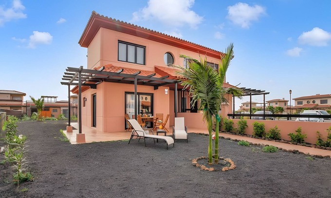 La Oliva Villa | Alojamiento 'Casa Bonita Lajares 2' con piscina compartida, terraza privada y Wi-Fi