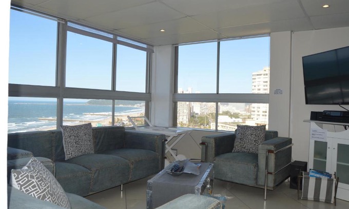 North Beach Apartamento | Accommodation Front - Classy 4 Sleeper with Ocean Views
