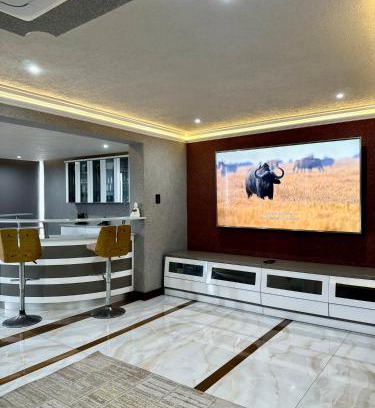 Durban Point Apartamento | Accommodation Front - Extraordinary 6 Sleeper Overlooking The Ocean