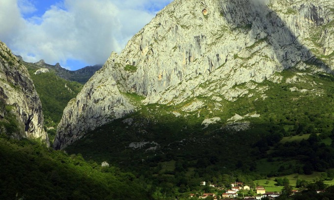 Taranes Apartamento | Alojamiento en las montaña. Jacuzzi. Picos de Europa. Asturias. Cangas de Onís.