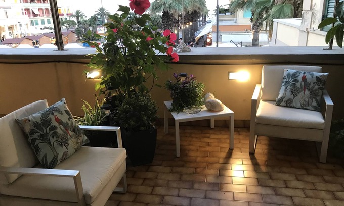 Quartiere XXXIV Lido di Ostia Levante Apartamento | Precioso apartamento con terraza con vistas al mar en la zona peatonal de Ostia.